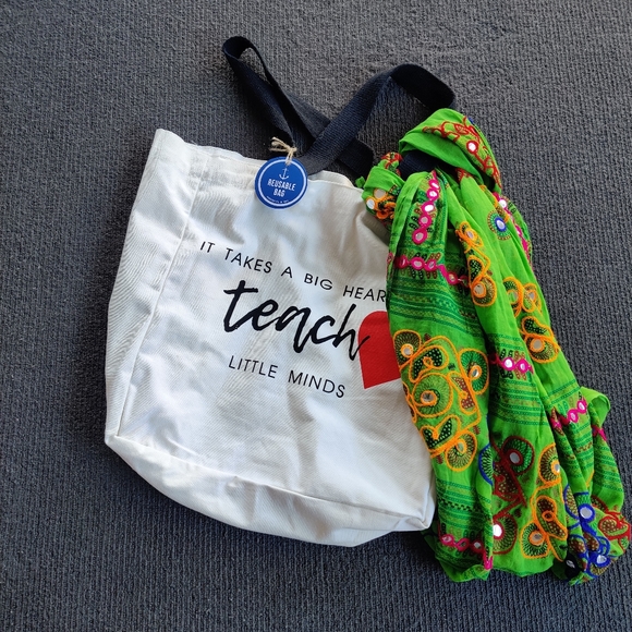 Accessories - Tote bag with 🧣 scarf